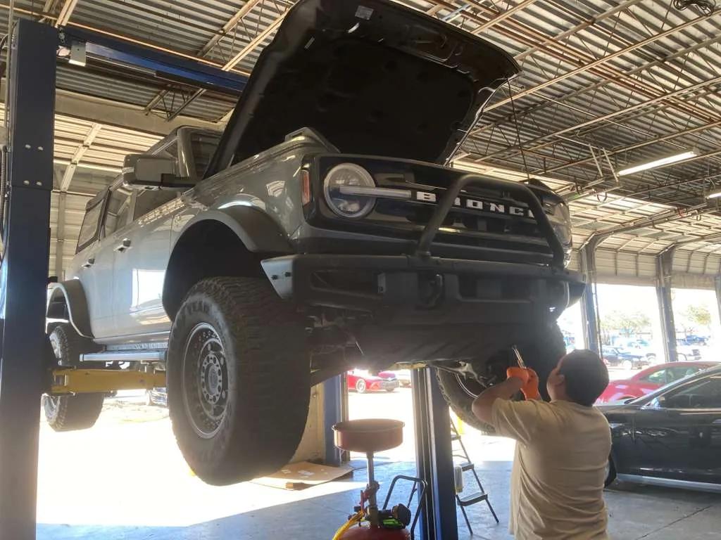 Brake pad repair shop in Webster, Texas